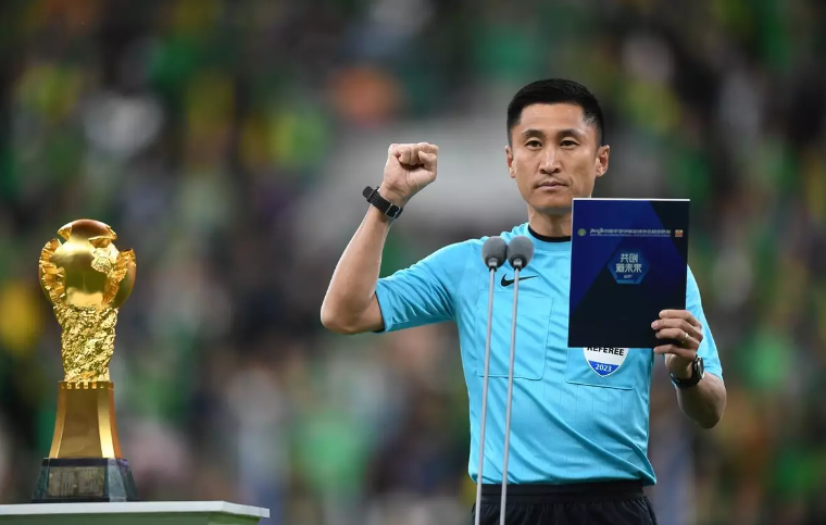 乐鱼排球赛场再起风云：三湘赤兔队火力全开荆楚火箭队，新援首秀制胜边路成突破口的简单介绍