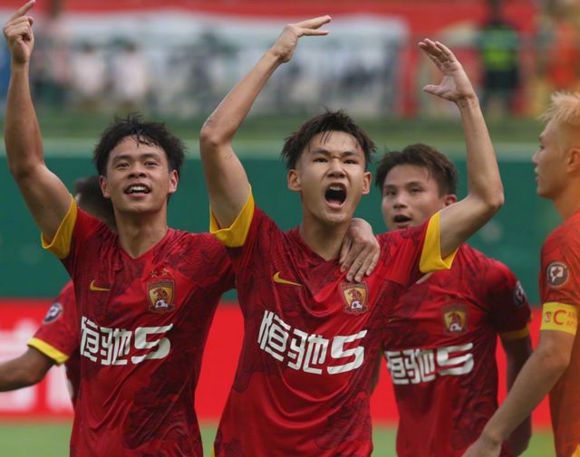 乐鱼电竞关于亚冠今夜再迎强敌，广东宏远官宣签约，主帅态度：球迷炸锅，更衣室氛围转暖的信息